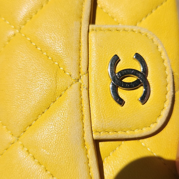 Chanel Quilted Yellow Key Holder with silver interlocking C logo - Picture 11 of 14